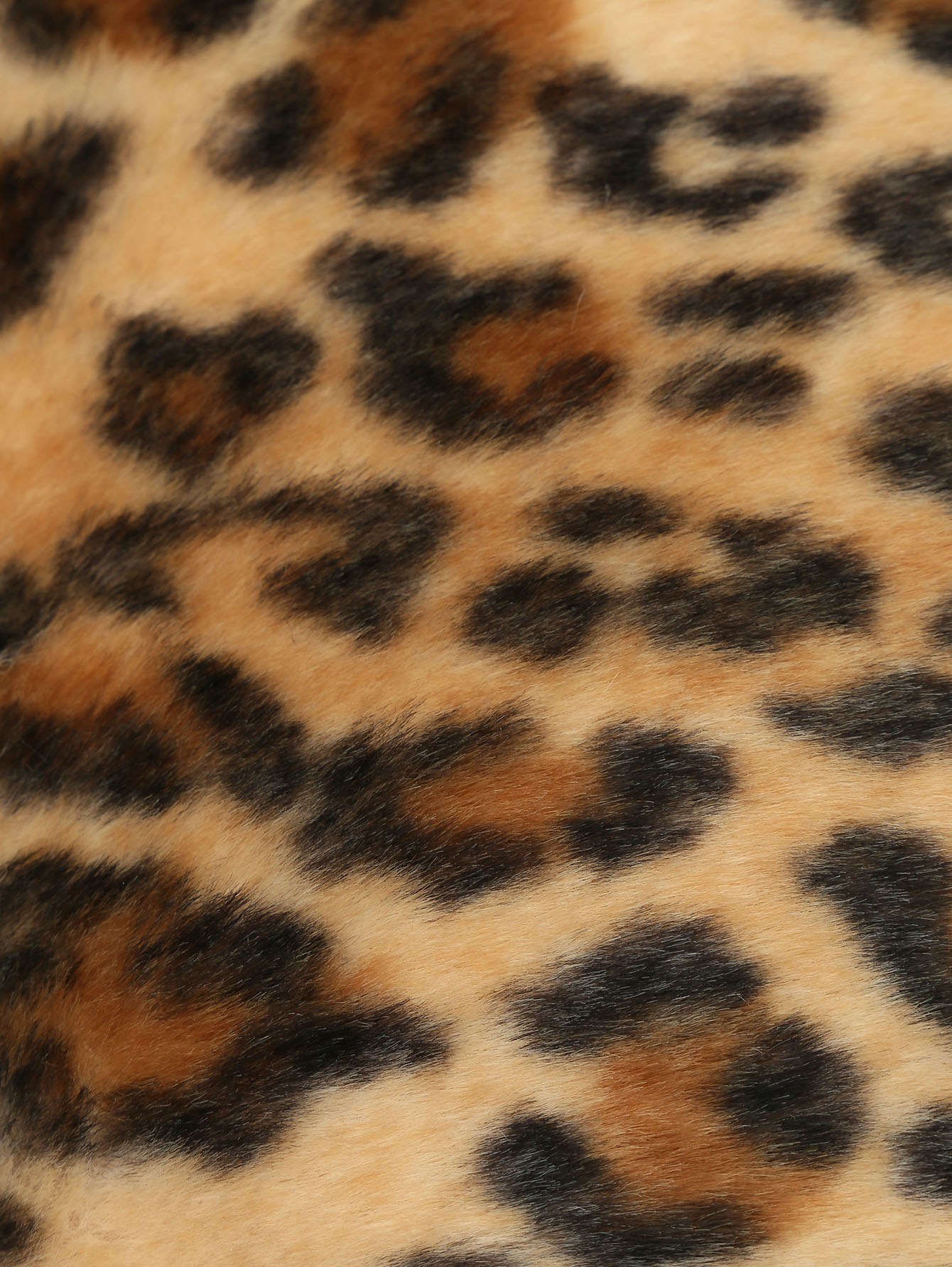 Подушка с анималистичным узором - Деталь1