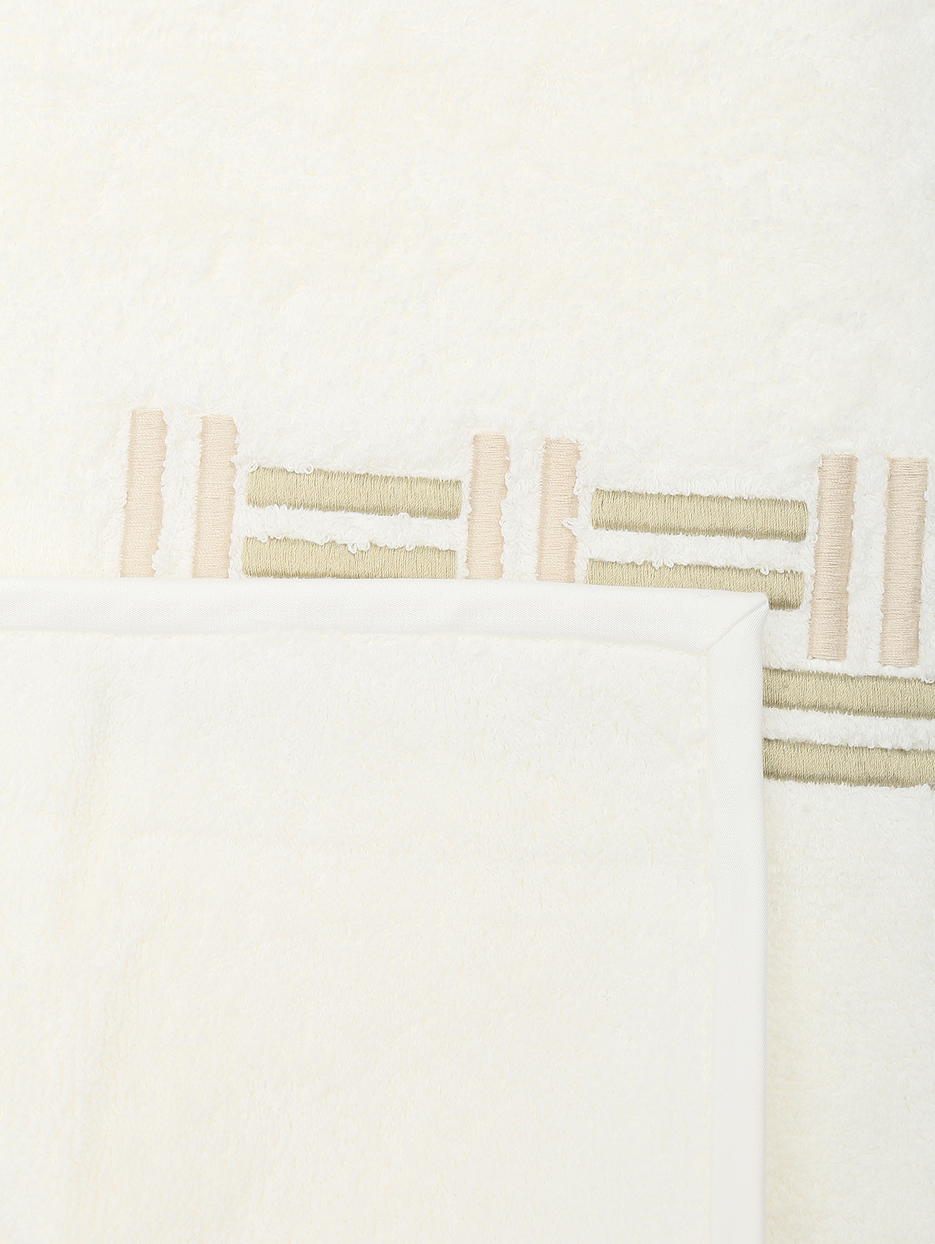 Махровое полотенце с вышивкой - Деталь1