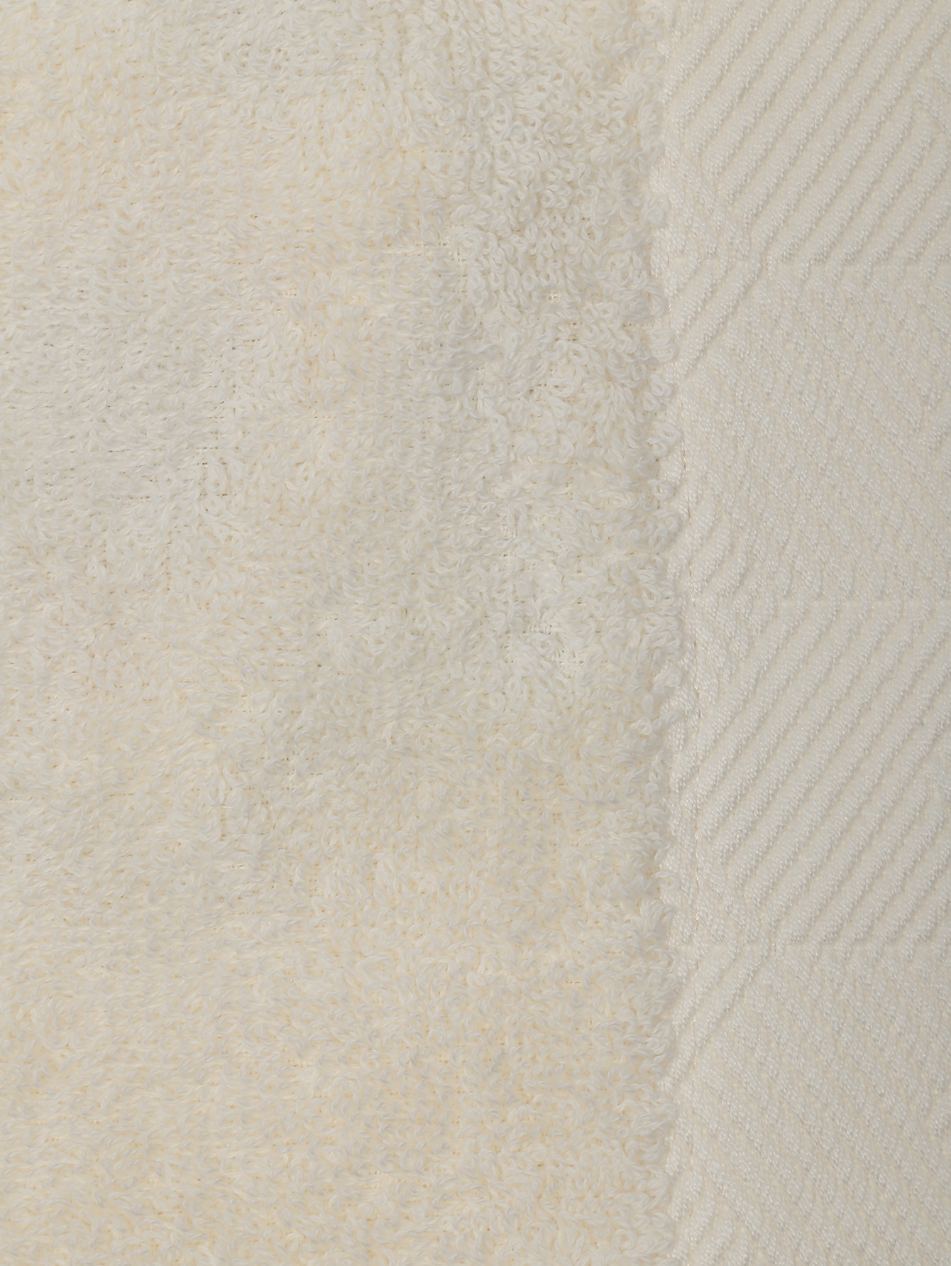 Салфетка для рук из хлопковой махровой ткани с фактурным орнаментом по канту - Деталь