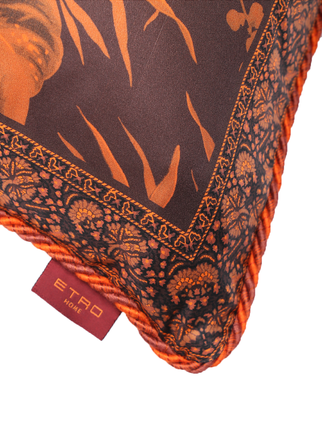 Подушка из шелка и бархата с узором  - Деталь1