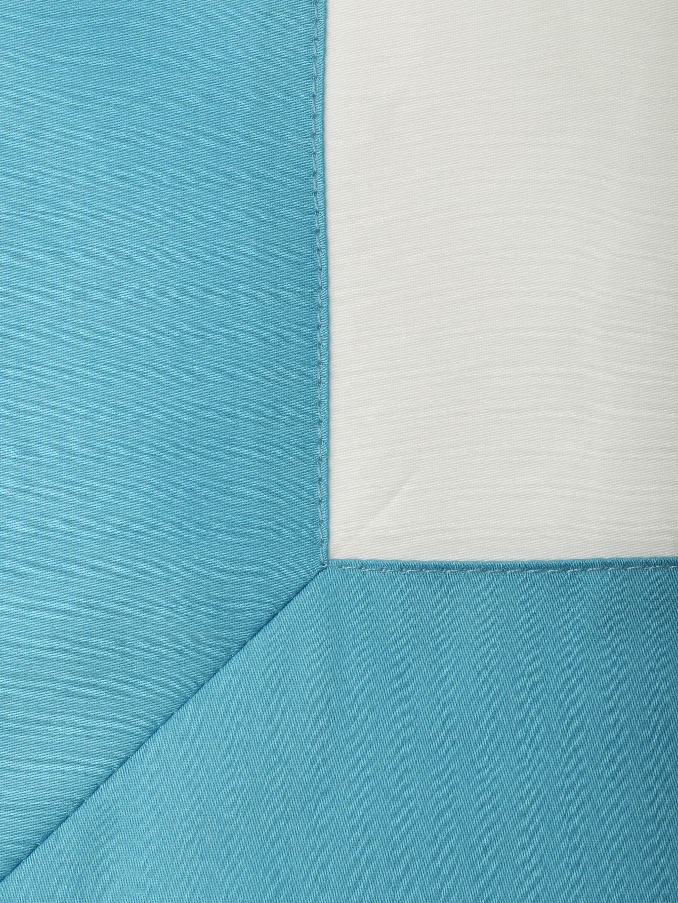 Наволочка с контрастной вставкой по канту - Деталь