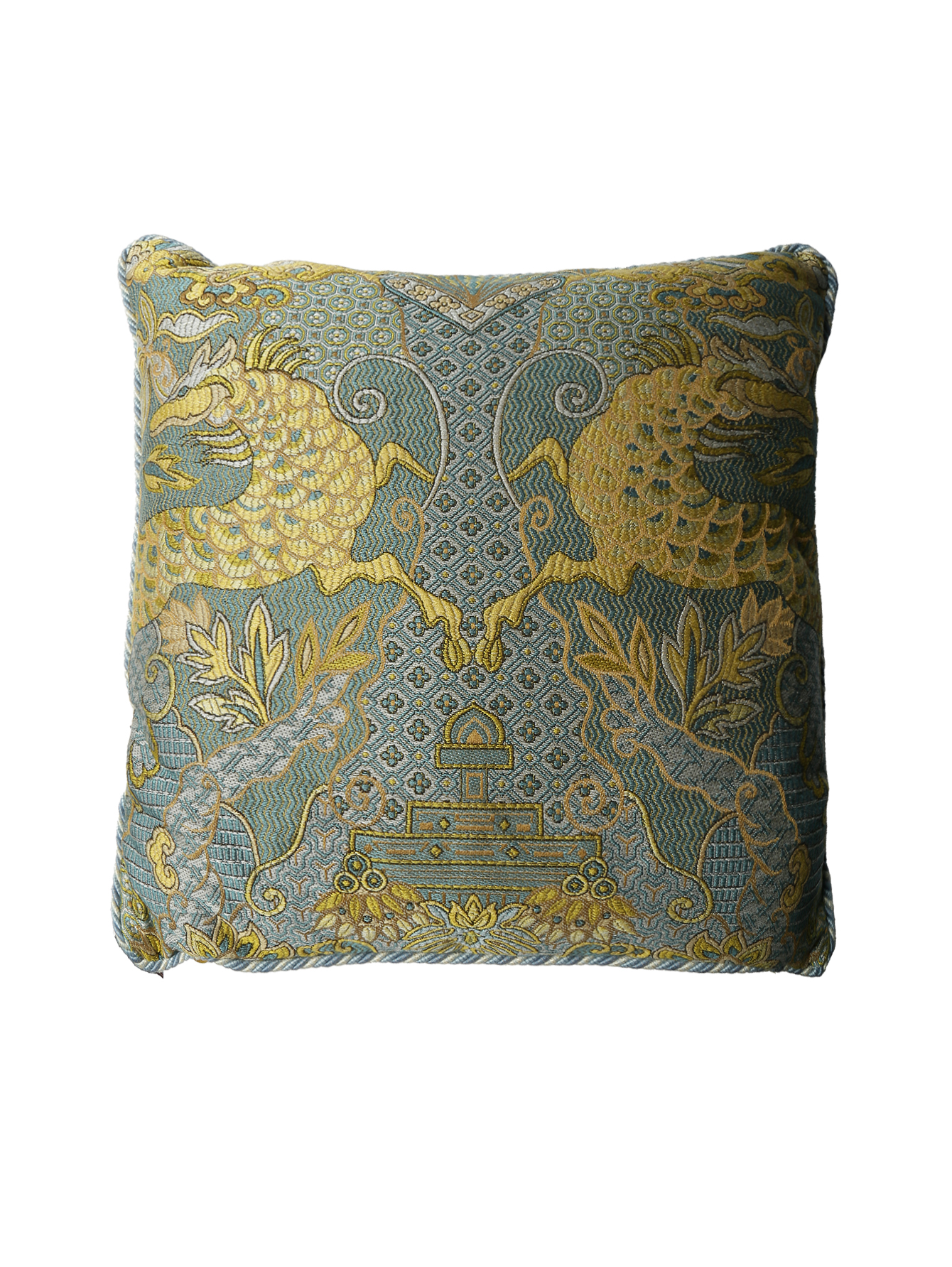 Декоративная подушка с узором - Общий вид