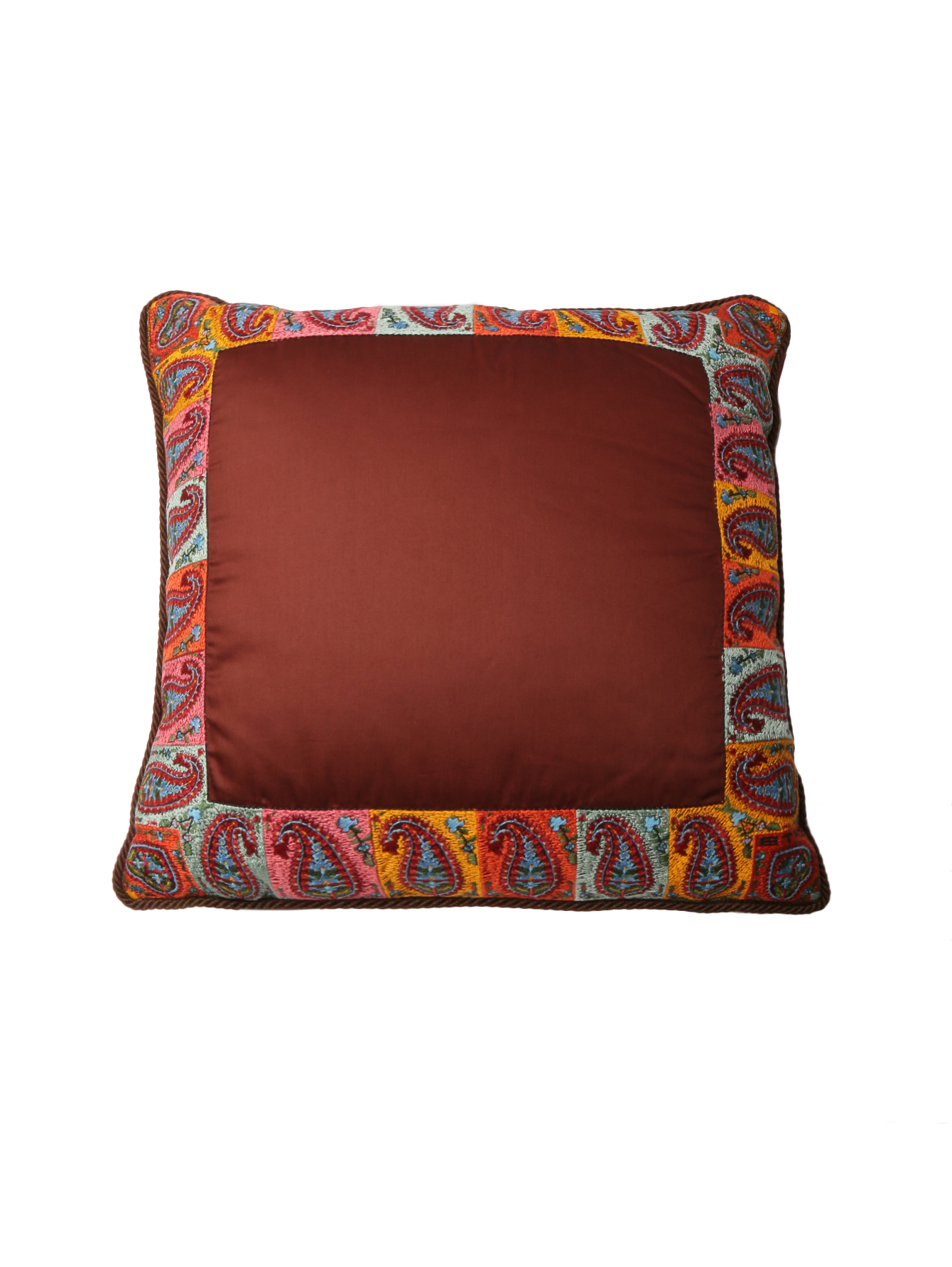 Декоративная подушка с узором - Общий вид