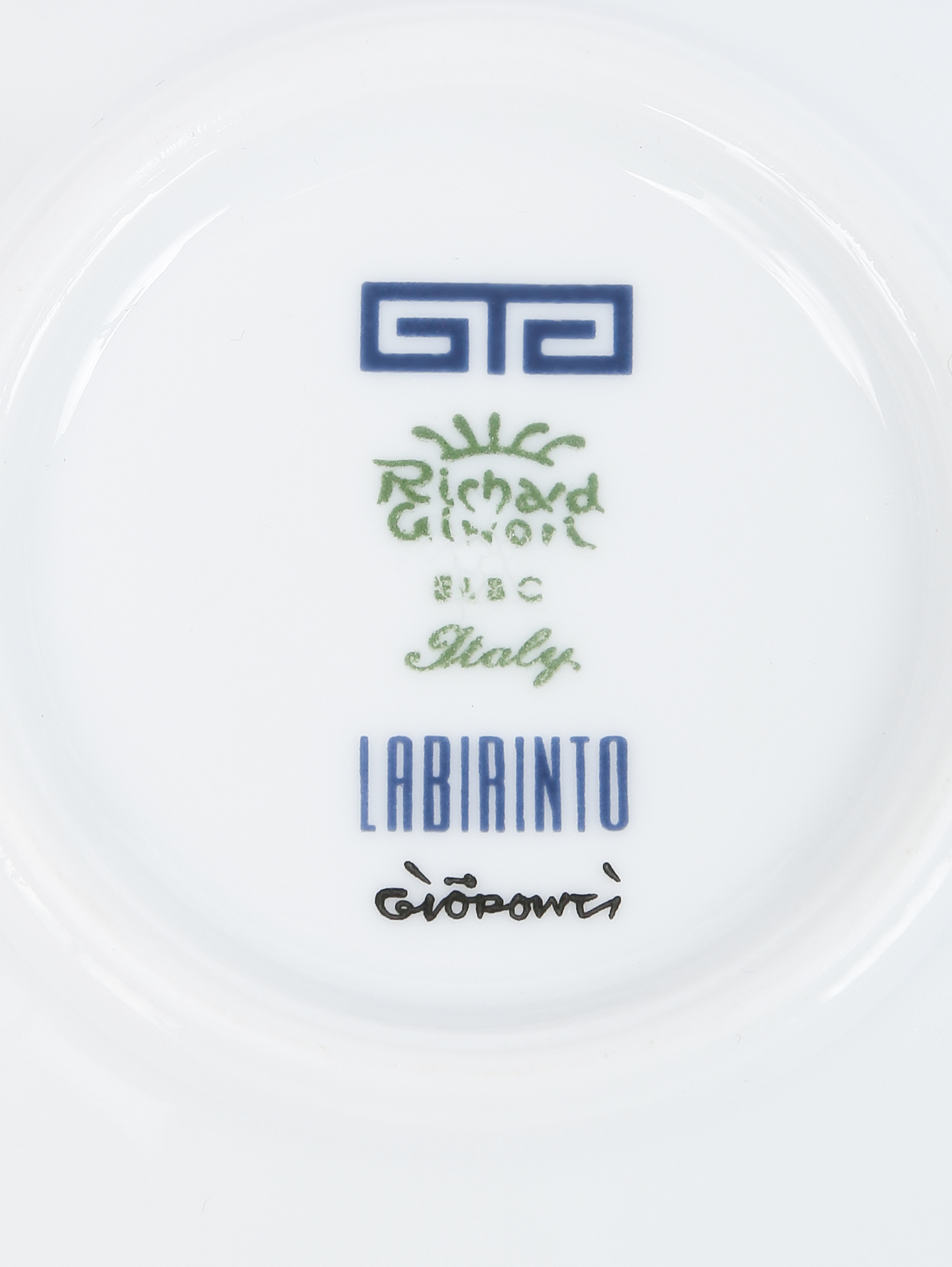 Блюдце кофейное из фарфора с орнаментом  - Деталь1