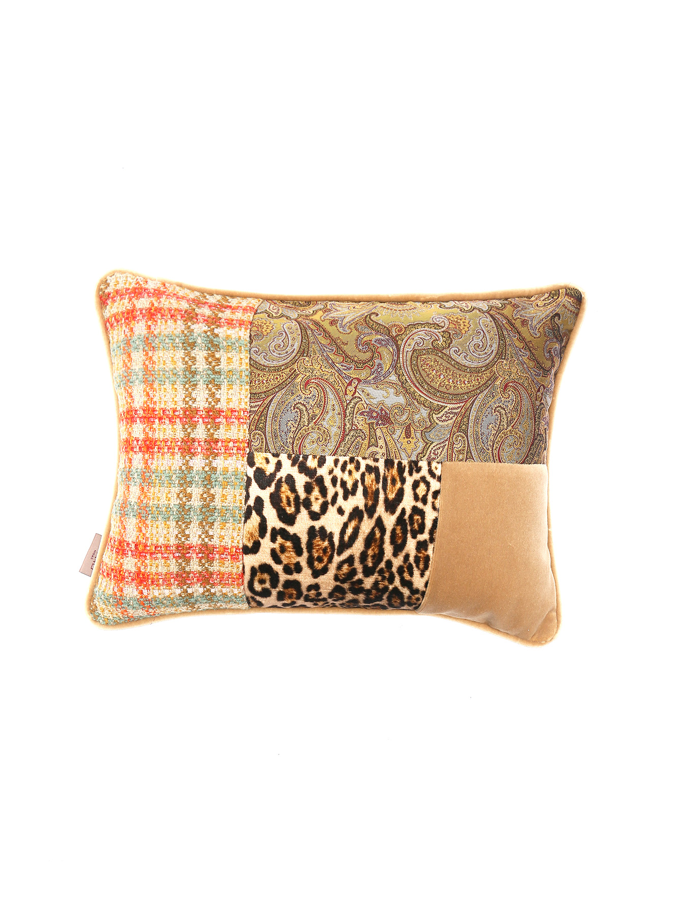 Декоративная подушка с узором  - Общий вид