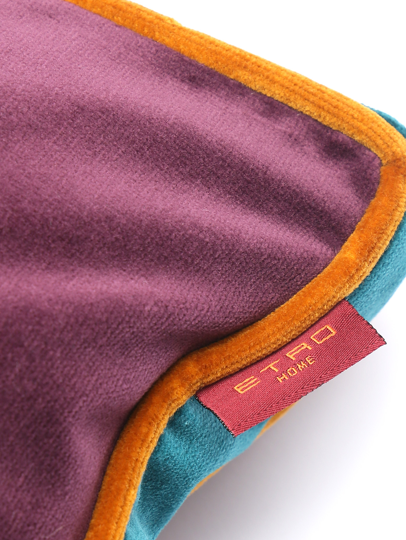 Подушка из бархата с аппликацией - Деталь1