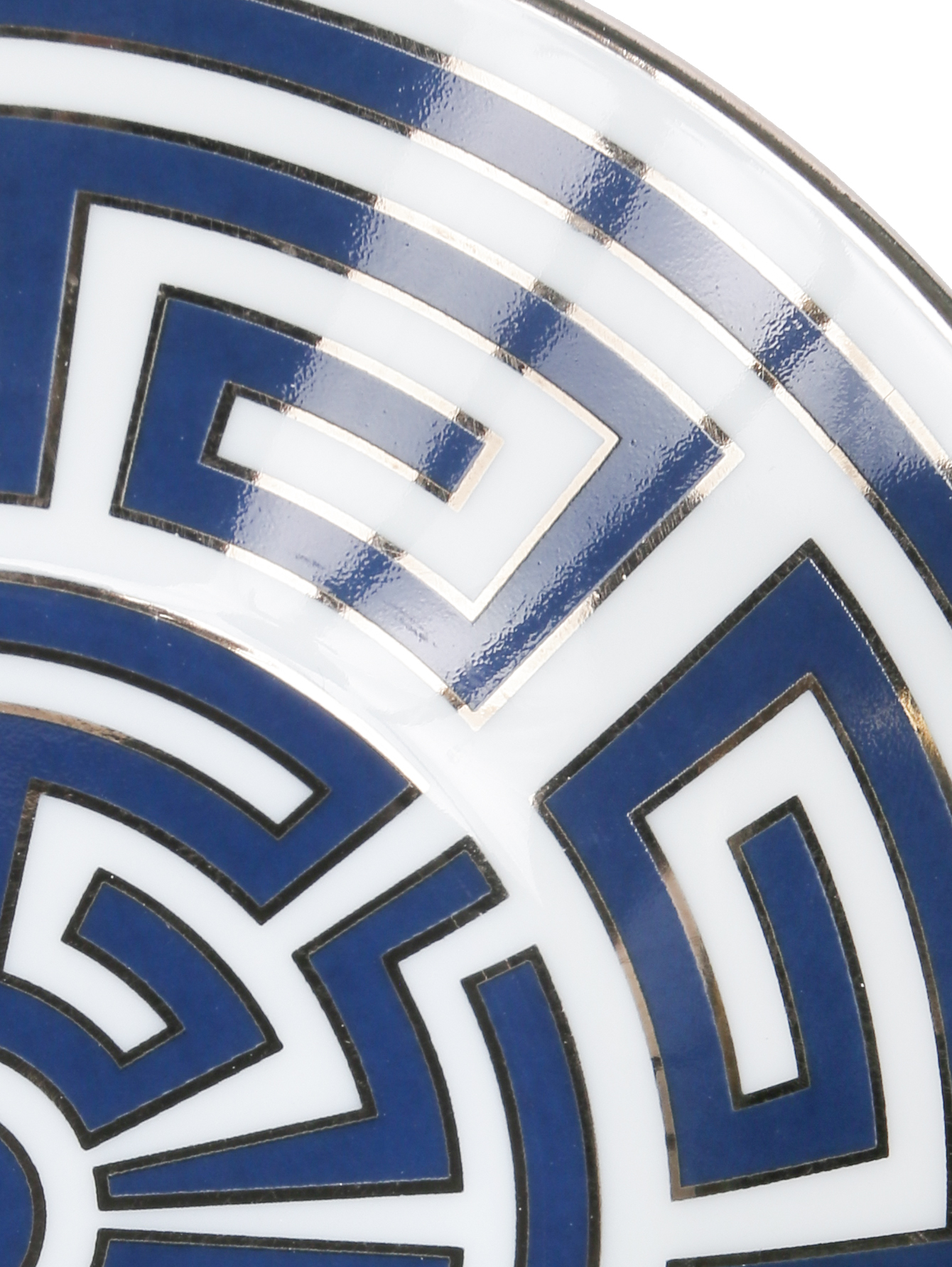 Блюдце кофейное из фарфора с орнаментом  - Деталь