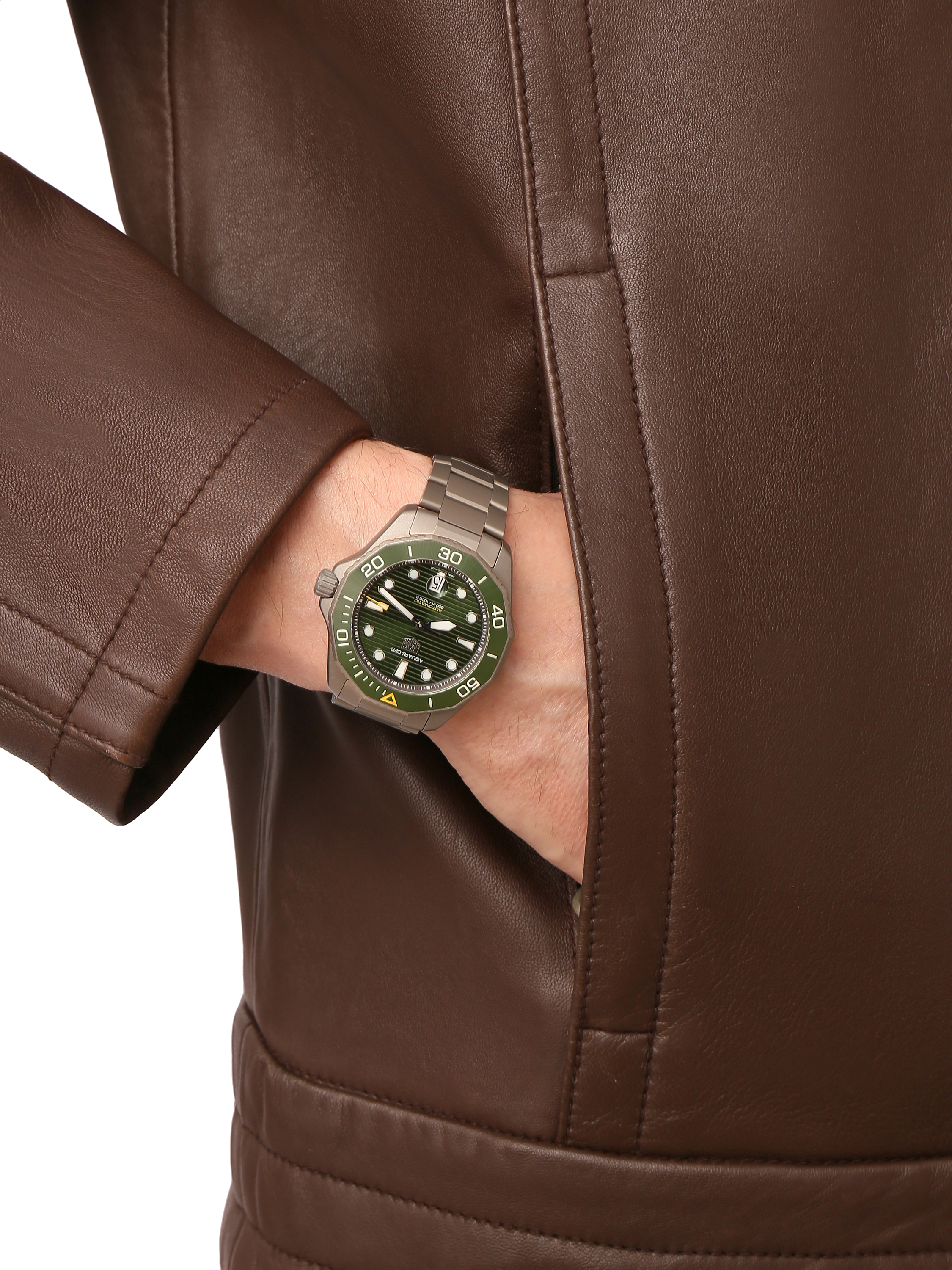 Часы с автоподзаводом на браслете из титана - МодельОбщийВид