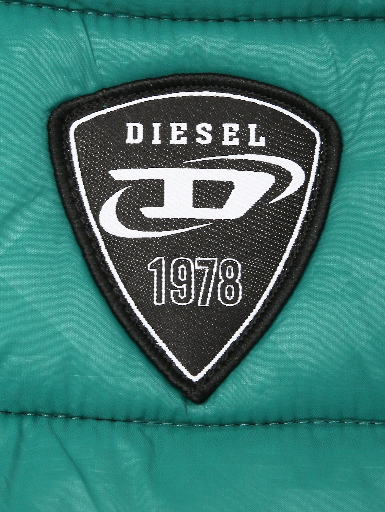 Утепленный жилет на молнии Diesel зеленый (696546) купить по цене 22 650  руб. в интернет-магазине ГУМ