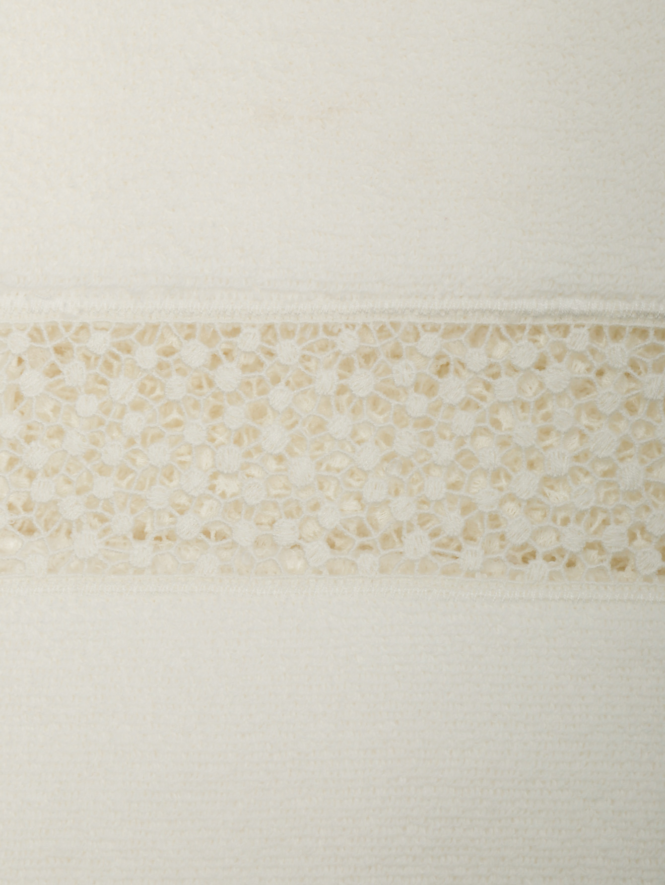 Полотенце из хлопковой махровой ткани с кружевной вставкой  - Деталь