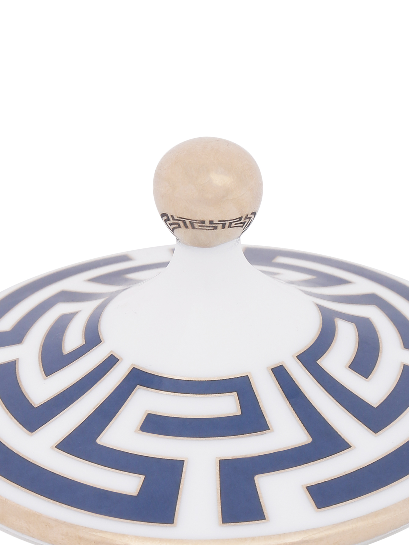 Крышка к чашке из фарфора с орнаментом  - Деталь1