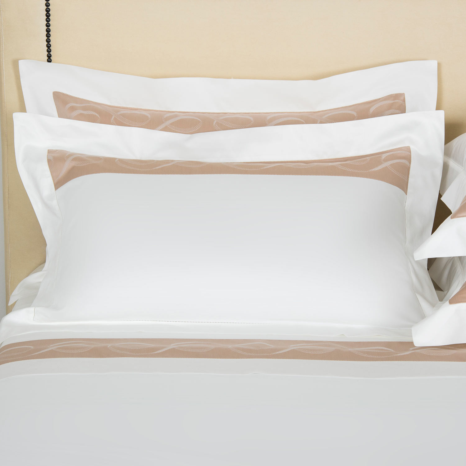 Наволочка RIBBONS BORDO 51х71 см состав: 100% хлопок сатин, отделка — 100% хлопок жаккард - Общий вид