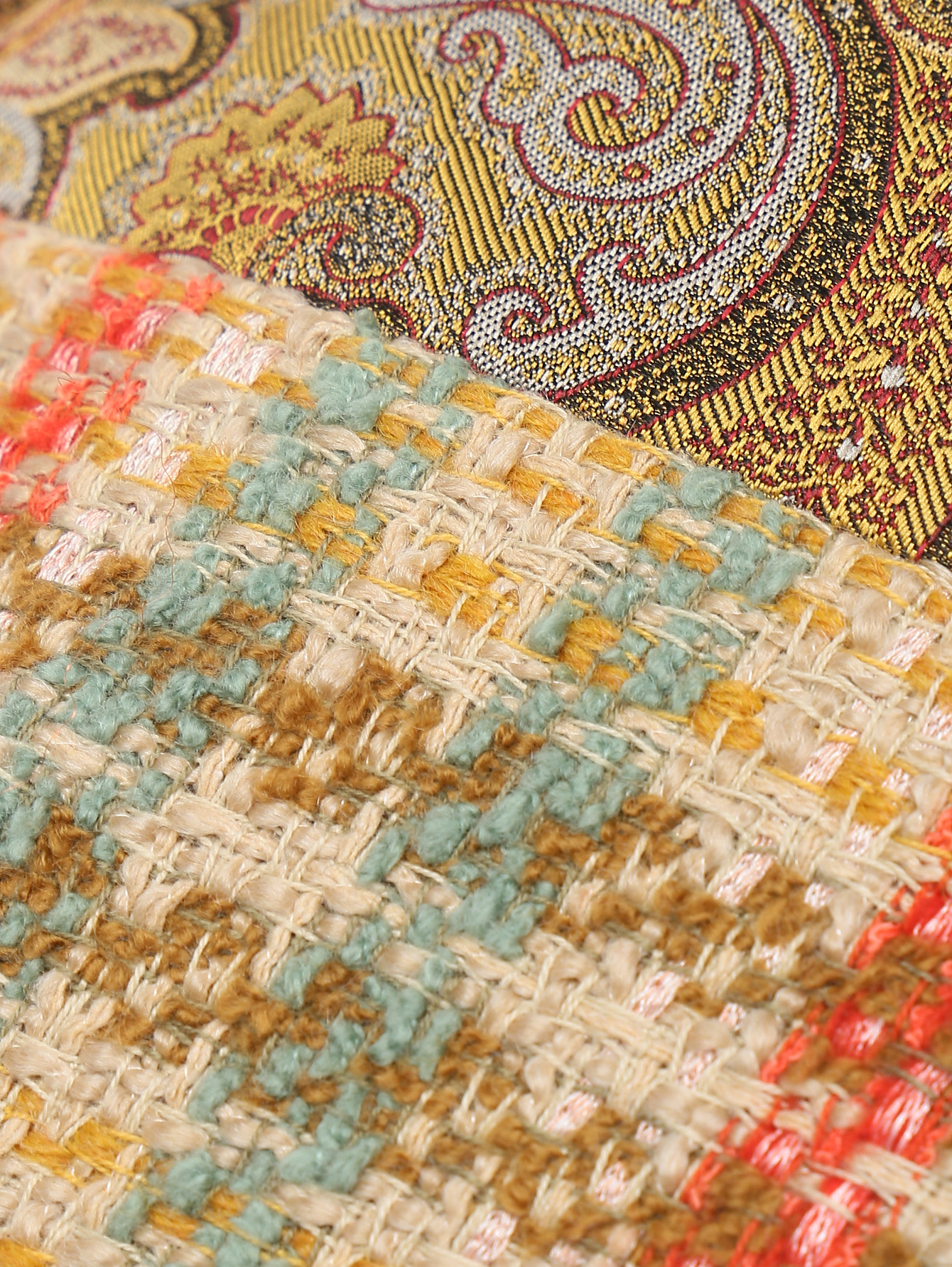 Декоративная подушка с узором  - Деталь1