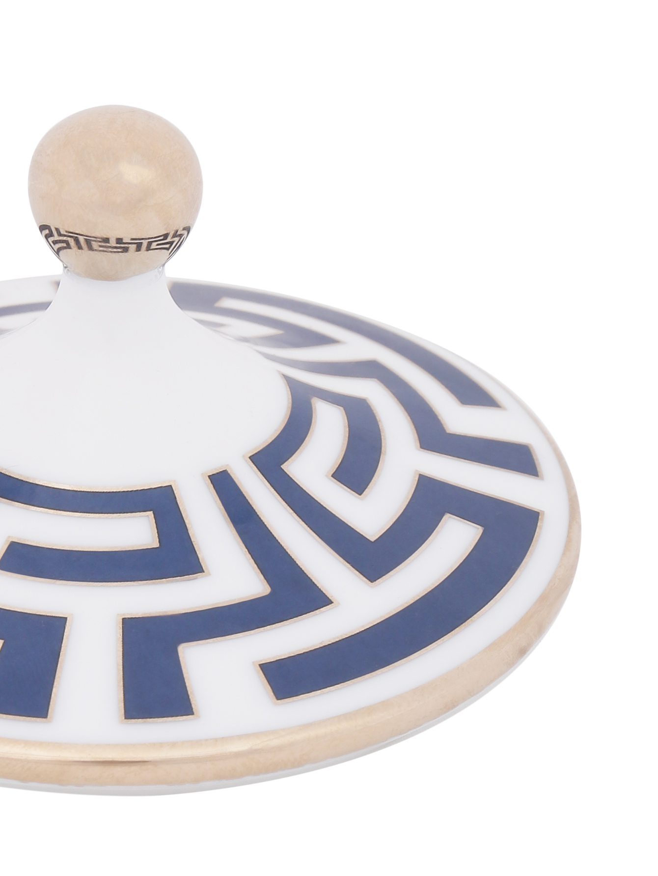 Крышка к чашке из фарфора с орнаментом  - Деталь