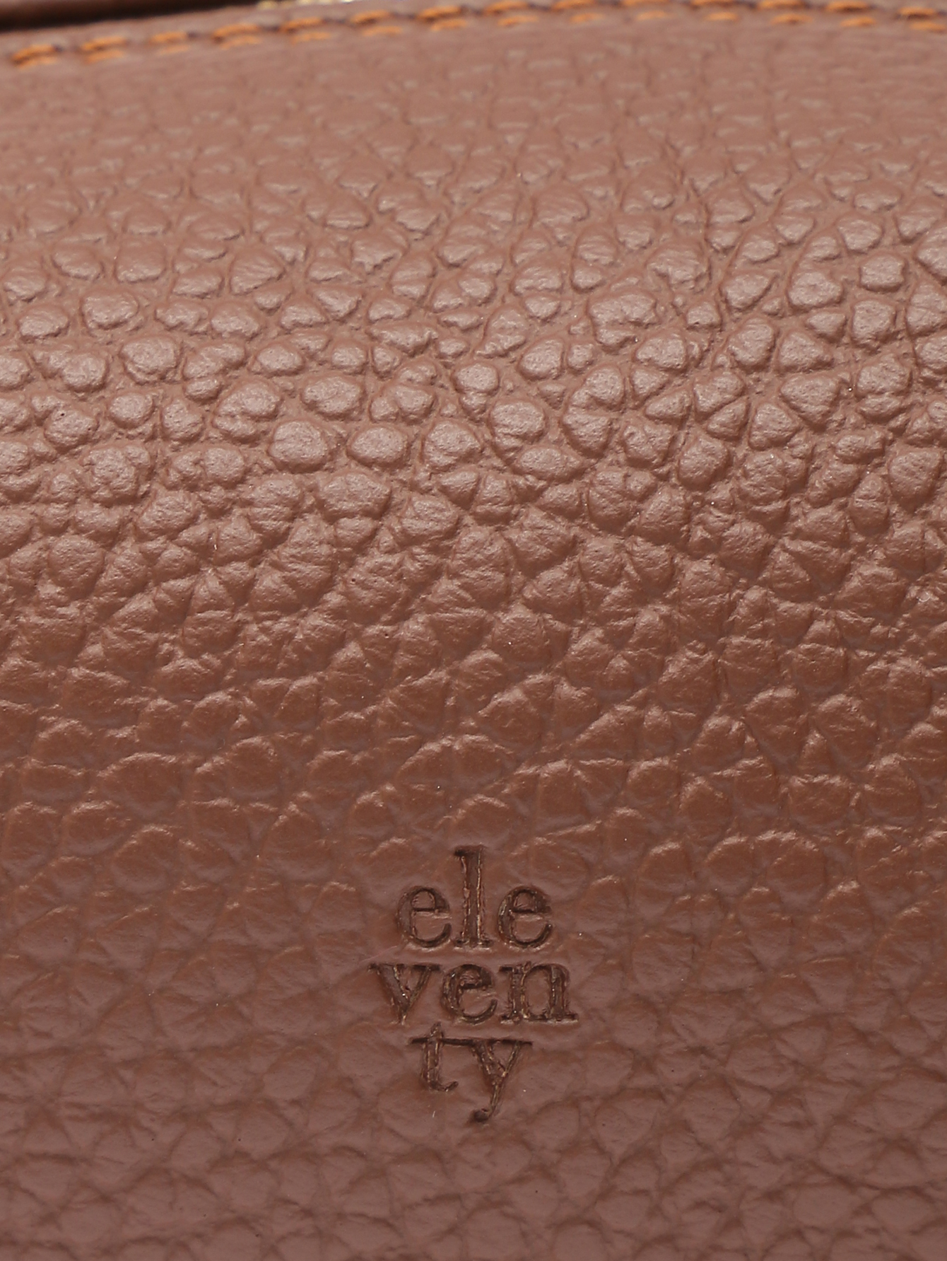 Косметичка из кожи на молнии  - Деталь