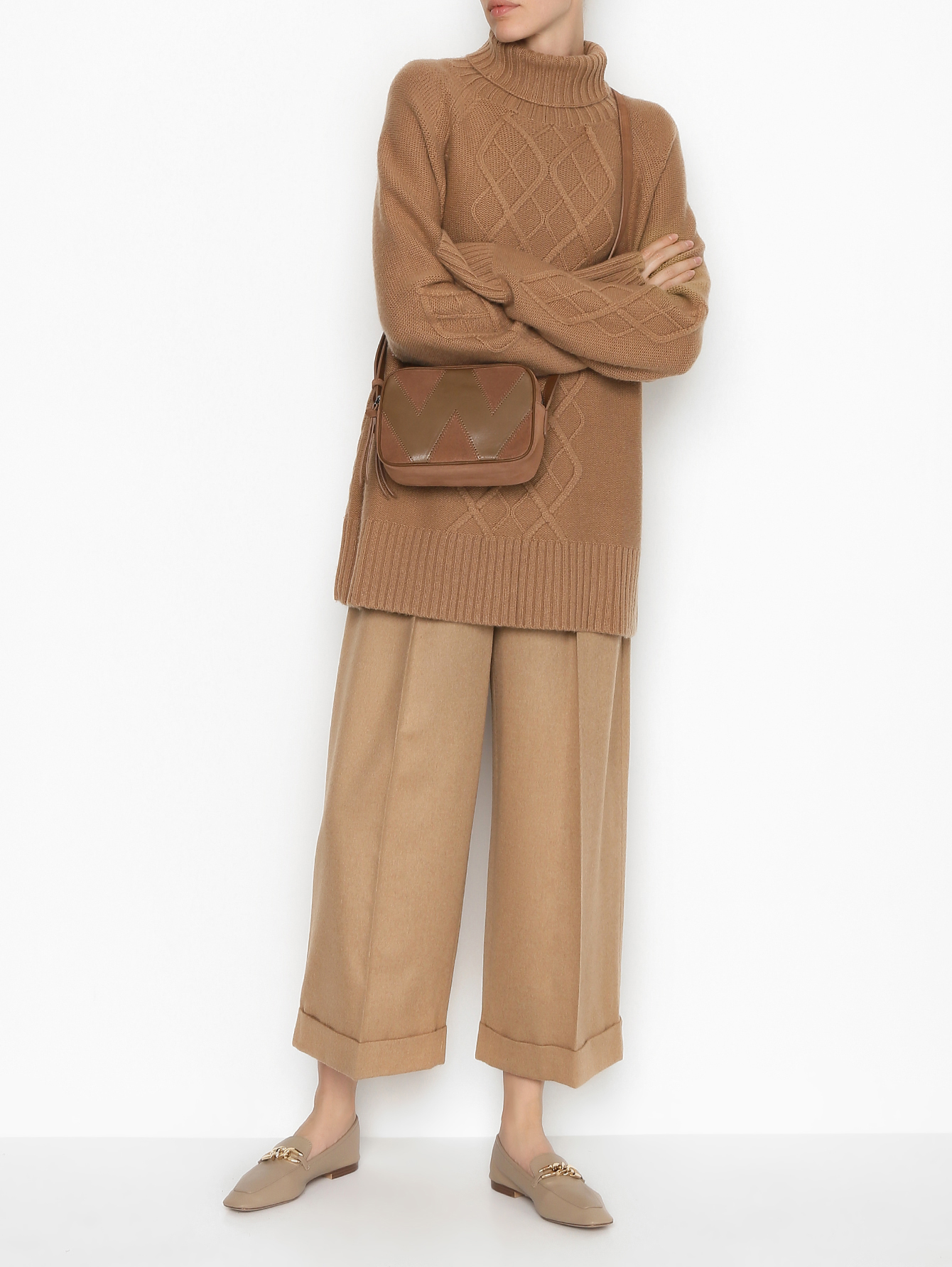 Укороченные брюки из верблюжьей шерсти Max Mara бежевые (594010) купить поцене 69 250 руб. в интернет-магазине ГУМ